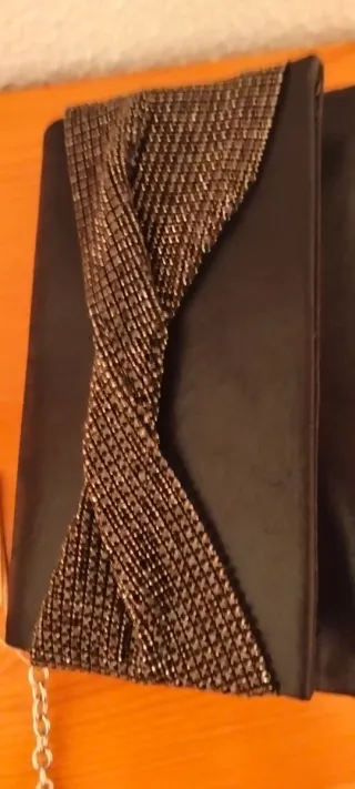 Bolso fiesta Menbur negro con cadena