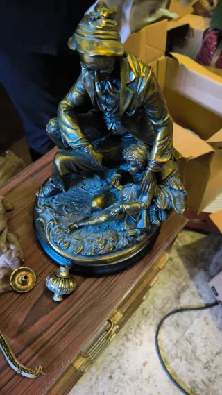 Figura decorativa de bronce