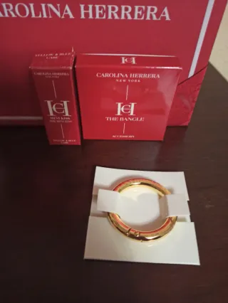 Labial Carolina Herrera con Anillo