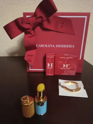 Labial Carolina Herrera con Anillo