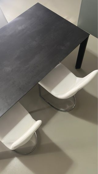 Mesa de comedor con 4 sillas