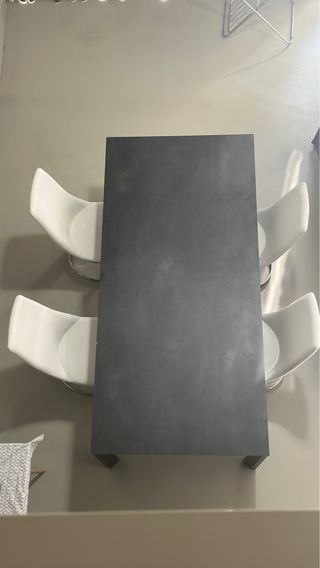 Mesa de comedor con 4 sillas