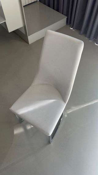 Mesa de comedor con 4 sillas