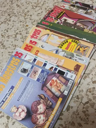 Lote de 29 revistas antiguas de manualidades.