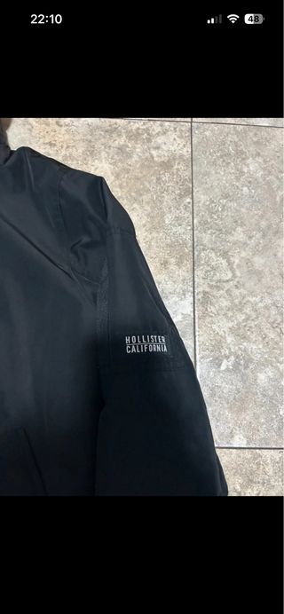 Hollister chaqueta negra con forro de pelo