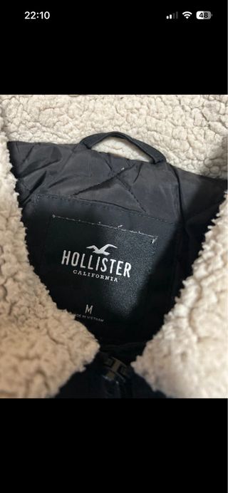 Hollister chaqueta negra con forro de pelo