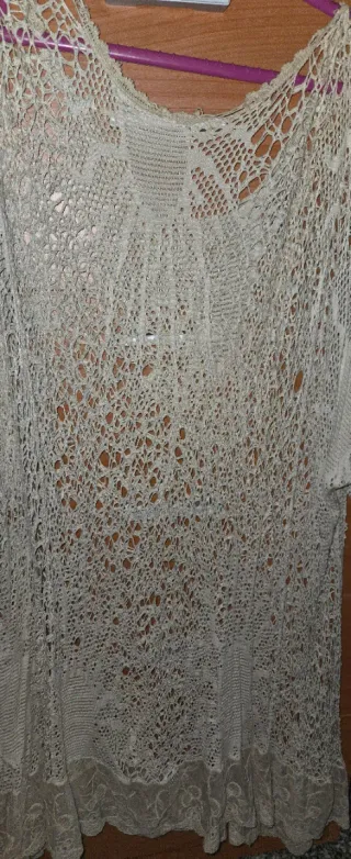 Se regala Prenda de crochet beige