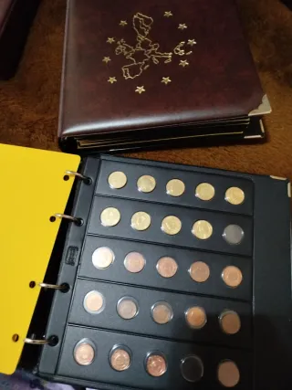 Álbumes de colección de monedas y billetes