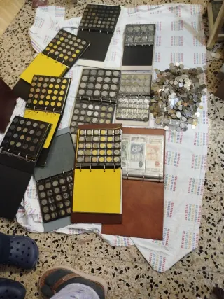 Álbumes de colección de monedas y billetes