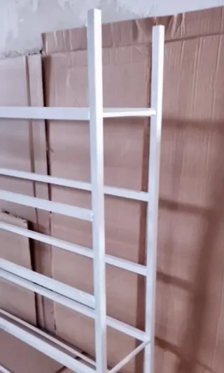 Estantería metálica grande blanca