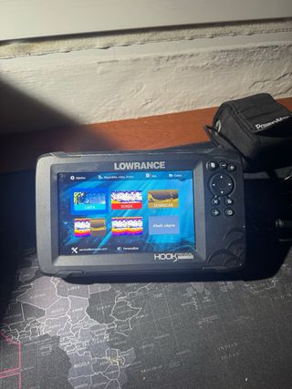 Lowrance Hook Reveal 7