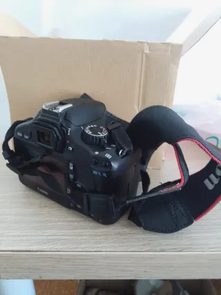 Canon EOS 550D + Lente EF 50mm f/1.8 II + sd