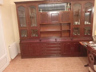 Mueble de salón madera y cristal