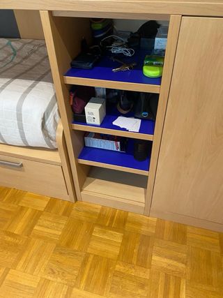 Habitación juvenil: Cama tren, armario y escritori