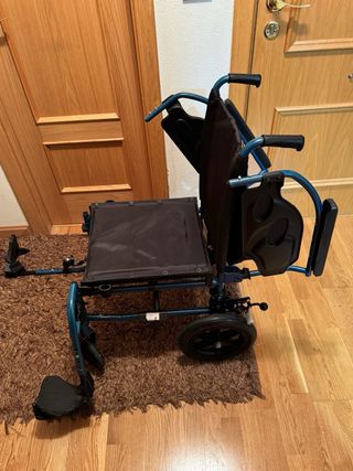 SILLA DE RUEDAS Y COJIN ANTIESCARAS