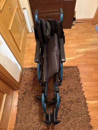 SILLA DE RUEDAS Y COJIN ANTIESCARAS