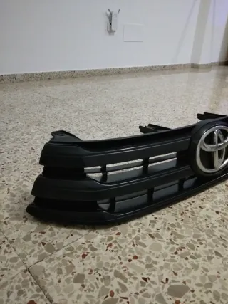Parrilla Toyota Hilux 2014-2019