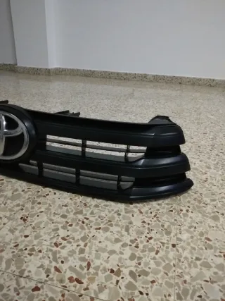 Parrilla Toyota Hilux 2014-2019