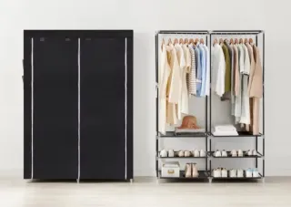 Estantería de tela negra y multicolor