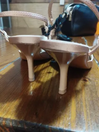 Zapatos Zara Tela Pedrería. Talla 37. Color nude