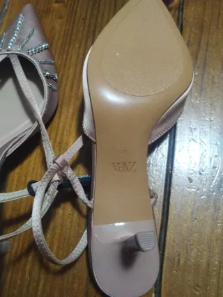 Zapatos Zara Tela Pedrería. Talla 37. Color nude