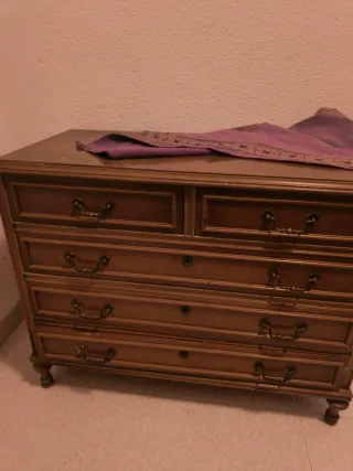Cómoda clásica de madera
