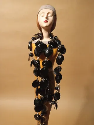 Collar bisutería negro inspiración locos años 20