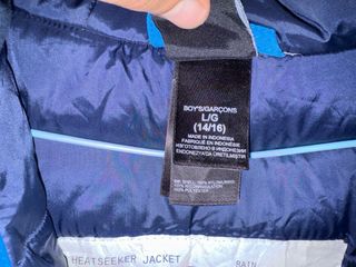 Chaqueta The North Face azul y negra