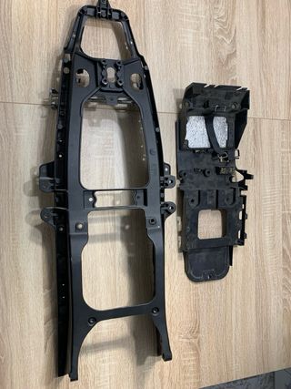 Subchasis Yamaha R6 06/07 con tapa batería
