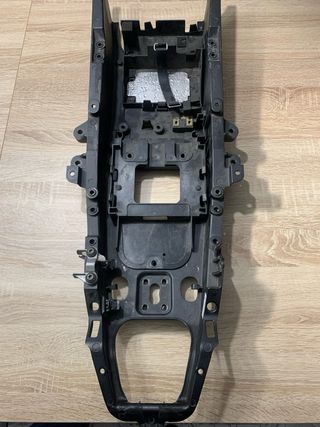 Subchasis Yamaha R6 06/07 con tapa batería