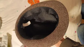 Sombrero de invierno marrón y beige