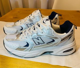 Zapatillas New Balance Running Blancas y Plateadas