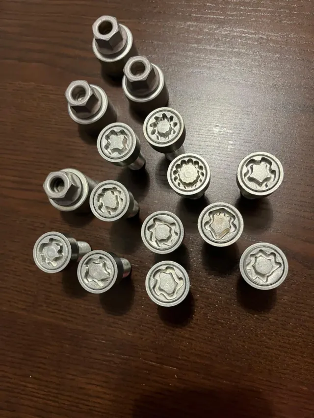 Se vende tornillos antirrobo VW GOLF MK7 AUDI SEAT