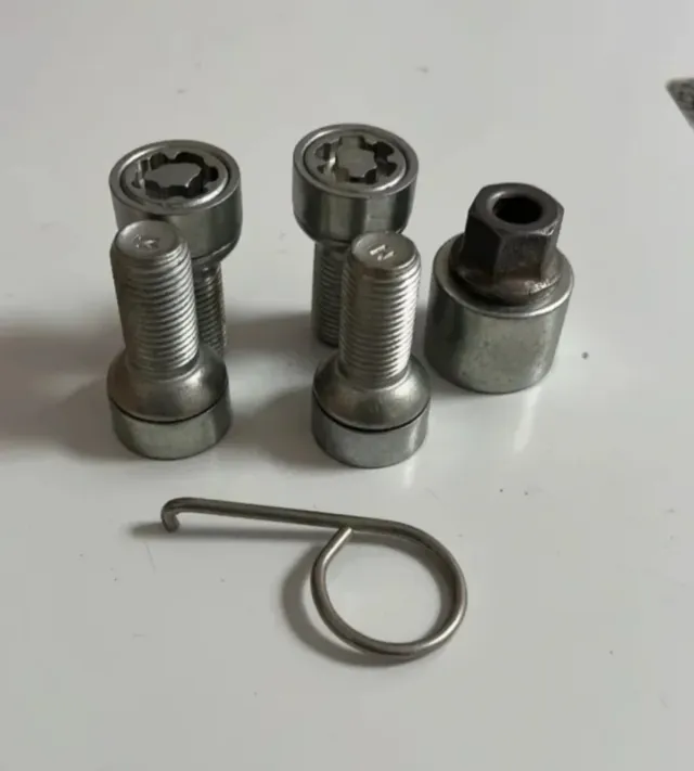 Se vende tornillos antirrobo VW GOLF MK7 AUDI SEAT