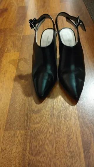 Zapatos Gloria Ortiz negros destalonados