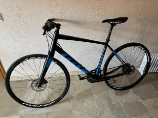 Bicicleta Felt Negra y Azul