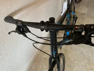 Bicicleta Felt Negra y Azul