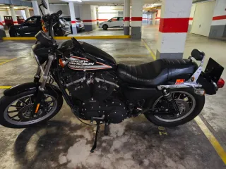 Harley Davidson Sportster 883R Negra