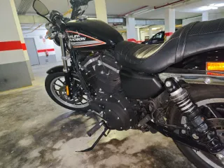 Harley Davidson Sportster 883R Negra