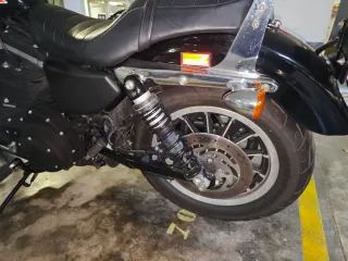 Harley Davidson Sportster 883R Negra