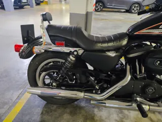 Harley Davidson Sportster 883R Negra