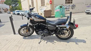 Harley Davidson Sportster 883R Negra