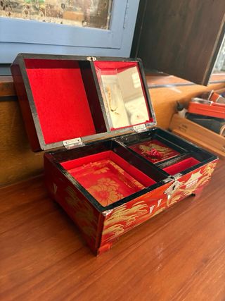 Joyero antiguo decorado