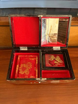 Joyero antiguo decorado