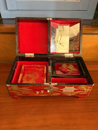 Joyero antiguo decorado