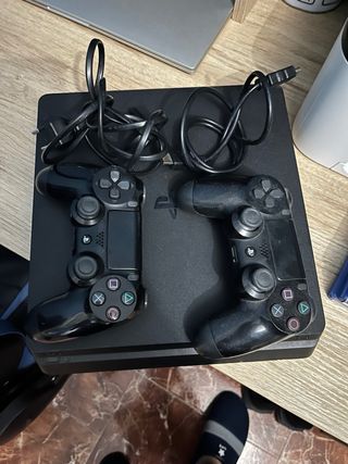 PS4 FIFA 16, 18, 19 + 2 Juegos