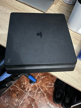 PS4 FIFA 16, 18, 19 + 2 Juegos