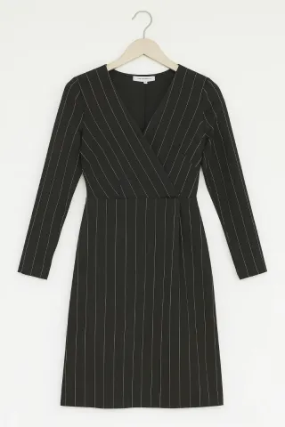 Abito nero a righe diplomatiche per ufficio