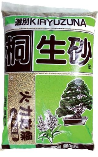 Akadama + Kiryu. 70% + 30%  sustrato para bonsai