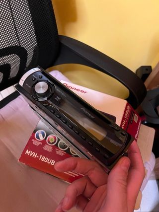 Autoradio Pioneer MVH-180UB